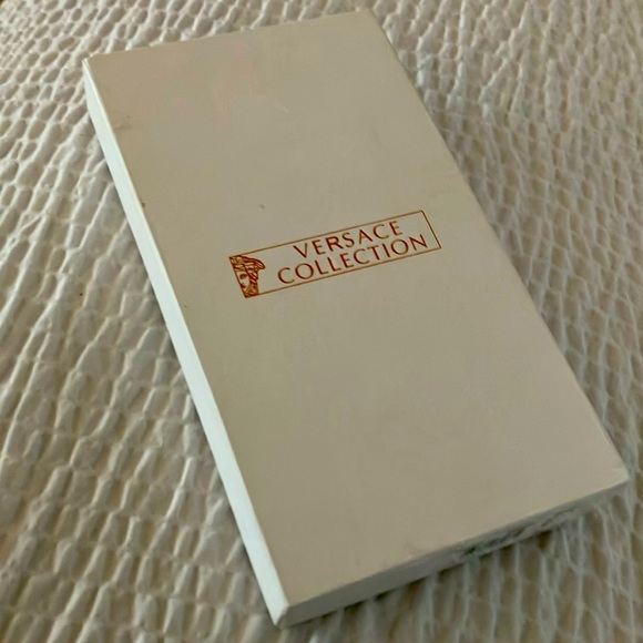 VERSACE - Picture 2 of 7